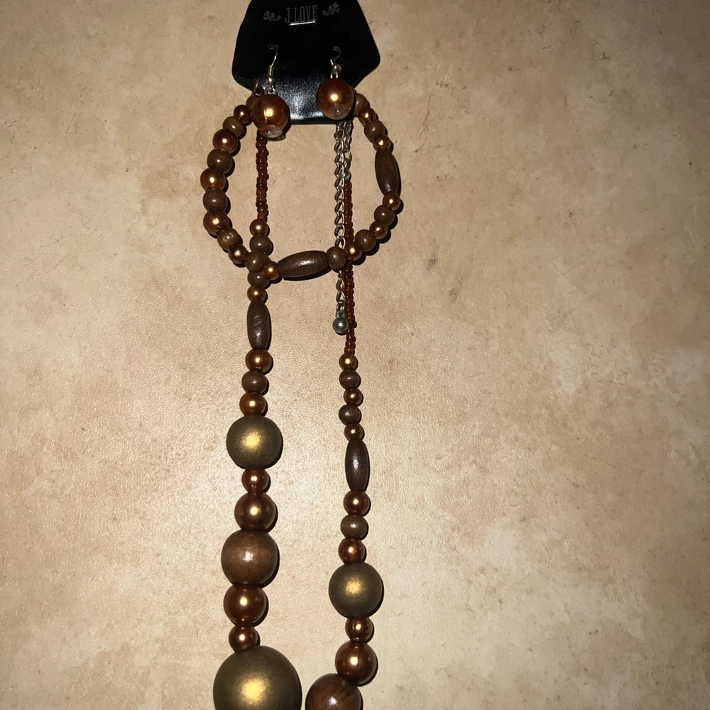 Small necklace lot